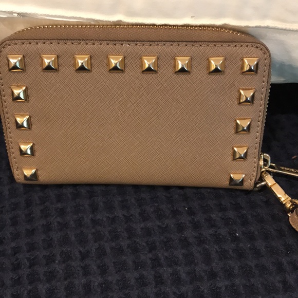 Michael Kors wallets. Large and small. - Picture 8 of 10